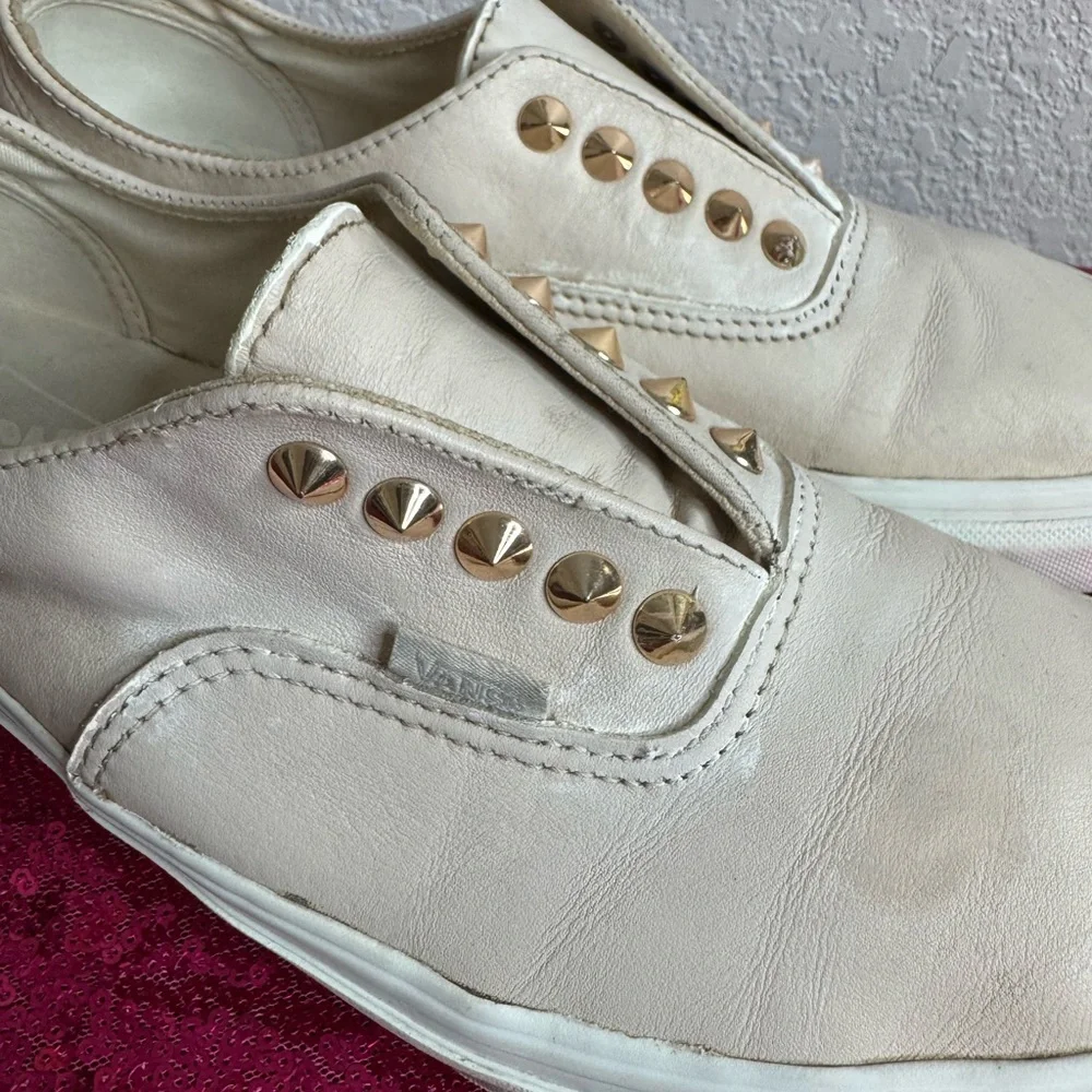 VANS 🌟 Authentic Gore Studs Leather Low Top (Size 8.5 Men’s, Size 10 Women’s)